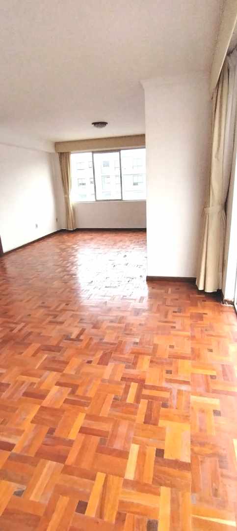 Departamento en AlquilerAV. ARCE  3 dormitorios 4 baños 1 parqueos Foto 7
