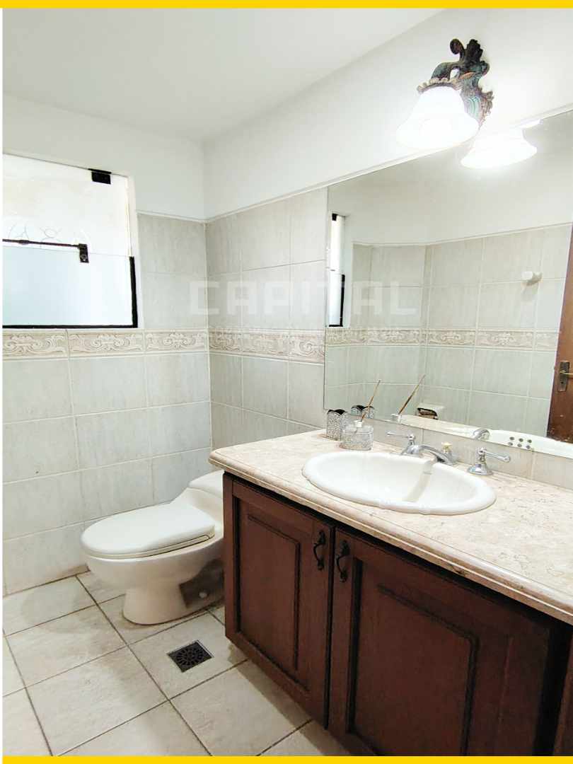 Casa en Entre 4to y 5to anillo Norte en Santa Cruz de la Sierra 2 dormitorios 5 baños 3 parqueos Foto 19