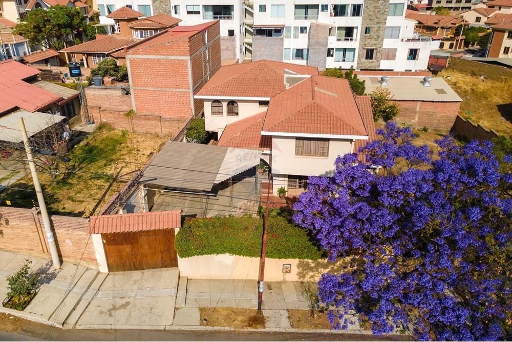 Casa en AlquilerCASA COMERCIAL EN ALQUILER ZONA MESADILLA 4 dormitorios 4 baños 2 parqueos Foto 3