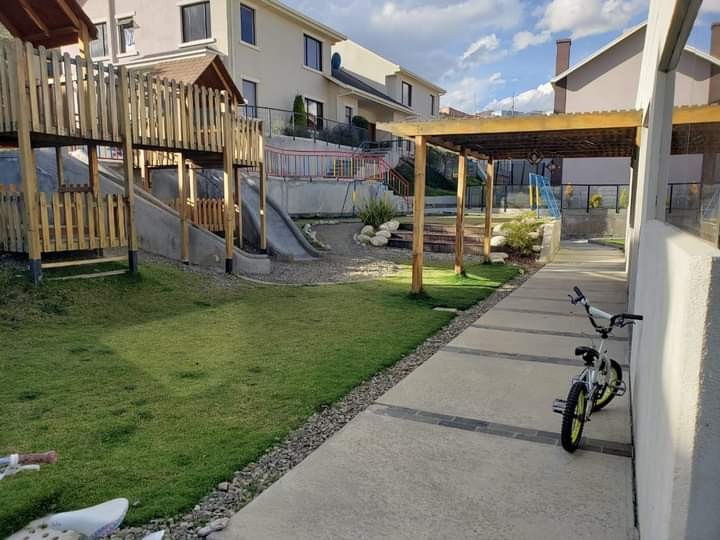 Casa Lomas de Achumani en condominio cerrado Foto 12