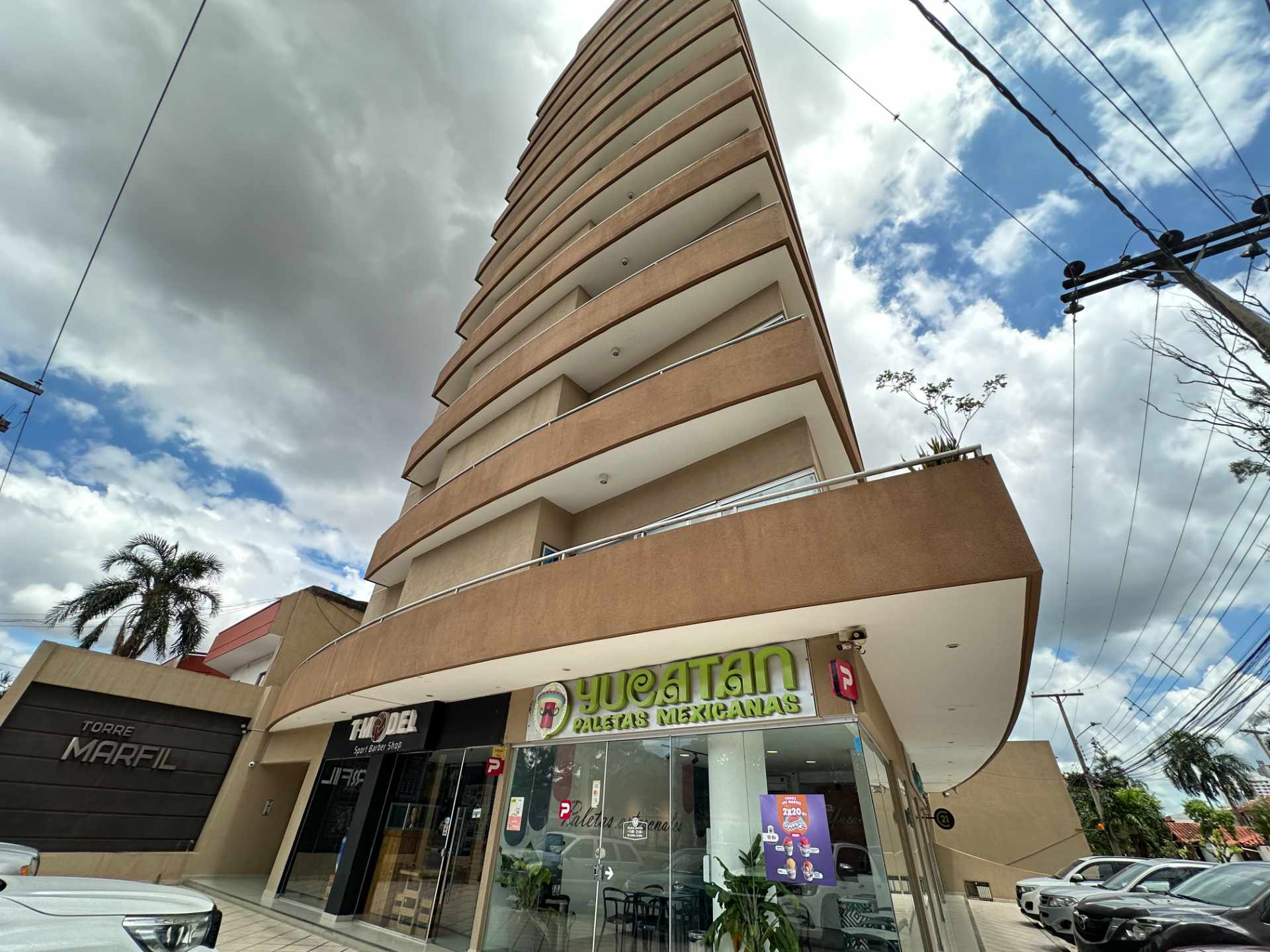 Departamento en VentaTorre Marfil piso 1. Av. Alemana entre 2do y 3er Anillo 2 dormitorios 3 baños 1 parqueos Foto 1