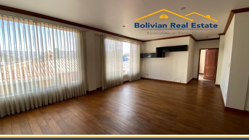 Departamento en AlquilerACHUMANI CALLE 14, BONITO DEPARTAMENTO EN ALQUILER  3 dormitorios 3 baños 2 parqueos Foto 1