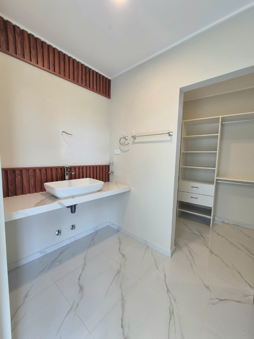Casa en VentaCASA EN VENTA A ESTRENAR DENTRO DE CONDOMINIO - URUBO 4 dormitorios 4 baños 3 parqueos Foto 12