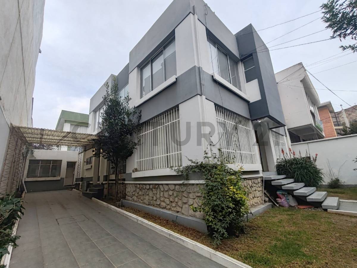 En Alquiler a Bs 11,800 Foto 1