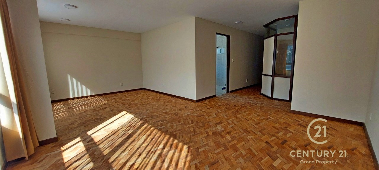 Departamento en Irpavi en La Paz 3 dormitorios 3 baños 1 parqueos Foto 2