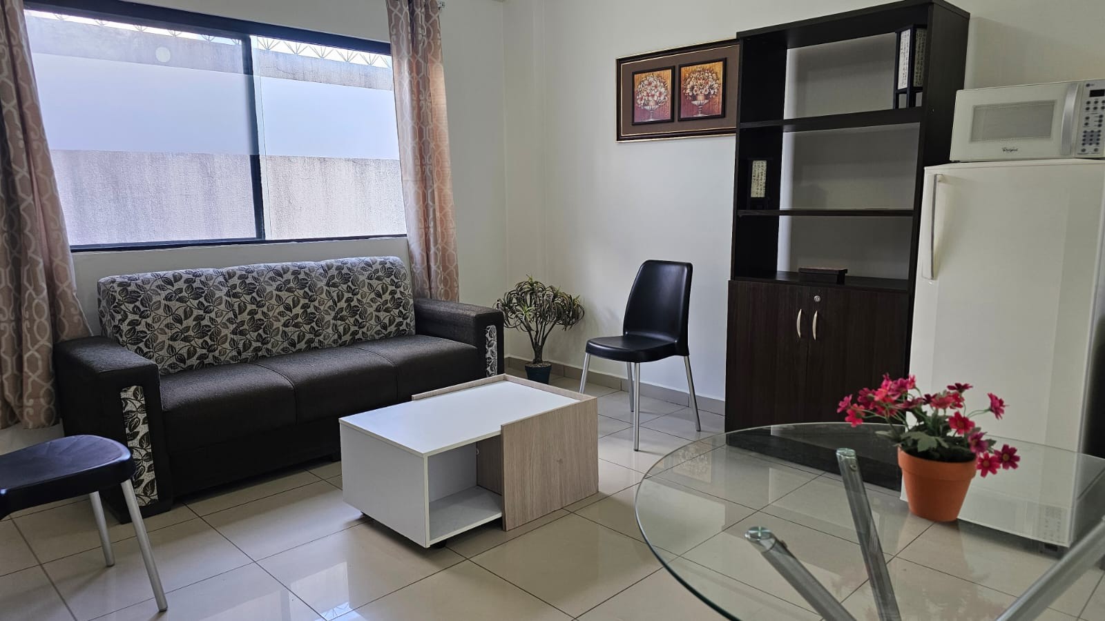 Departamento en Alquiler✨ En Equipetrol alquilo amplio depto de 1 dorm con escritorio 1 dormitorios 1 baños 1 parqueos Foto 3