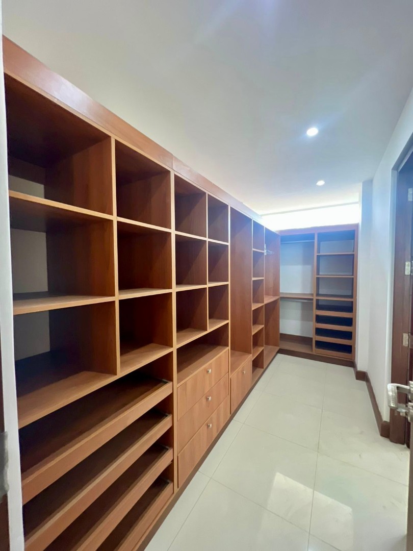 Departamento en VentaEn Venta Exclusivo Penthouse de 247 m2 en Condominio Tarumá 4 dormitorios 4 baños 2 parqueos Foto 7
