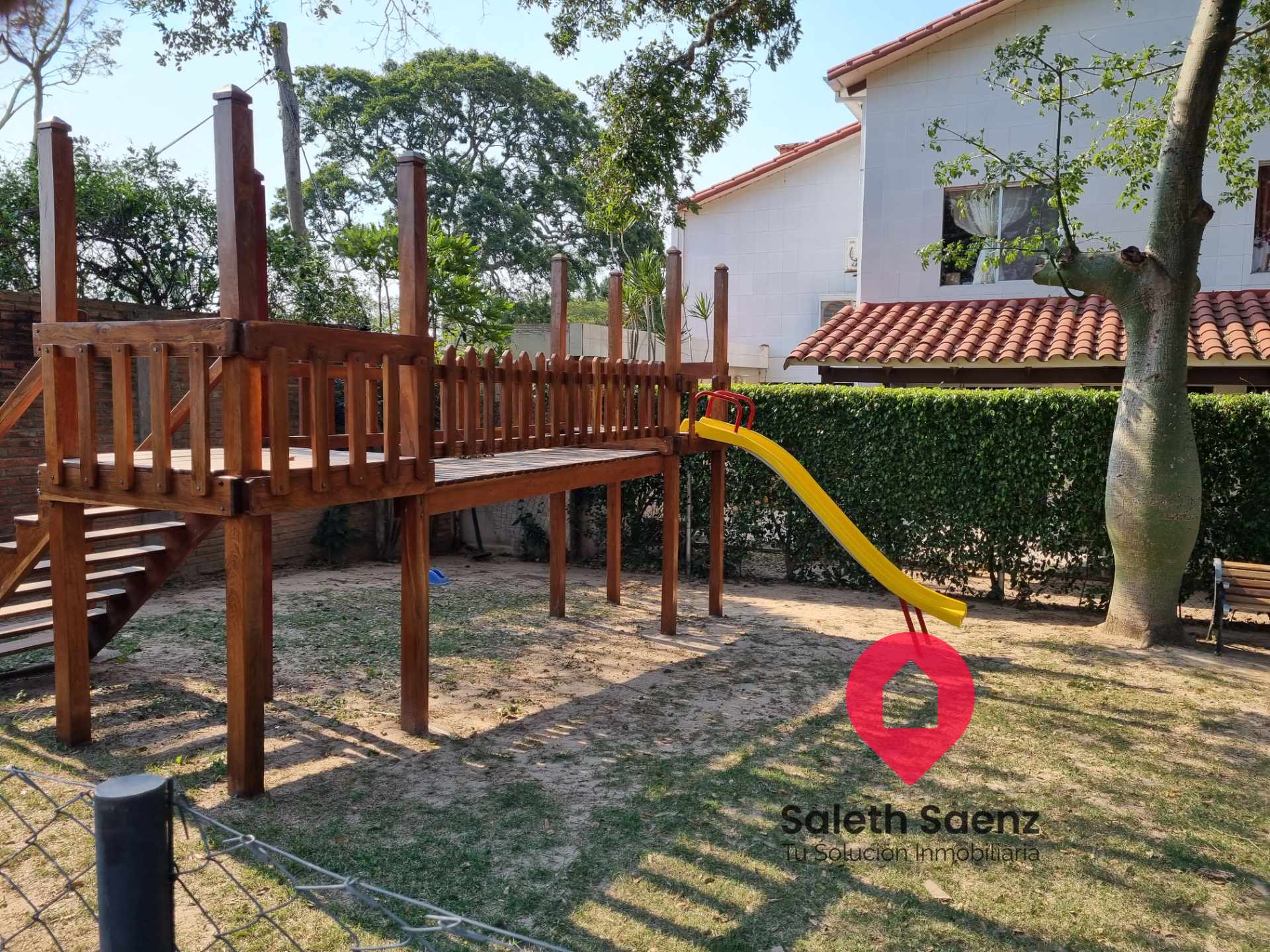 Casa en Colinas del Urubó en Santa Cruz de la Sierra 4 dormitorios 5 baños 3 parqueos Foto 3