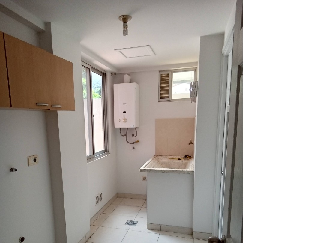 Departamento en VentaAv. Beni entre 4 y 5 anillo Condominio Valeria 1 Foto 17