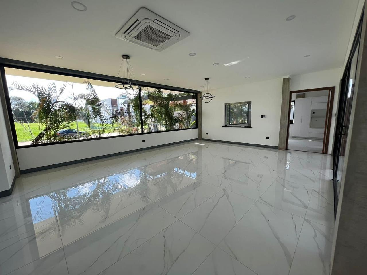 Casa en AlquilerCONDOMINIO LA HACIENDA DEL URUBO !!!!
ELEGANTE CASA EN ALQUILER 
UN LUGAR BELLISIMO PARA VIVIR  4 dormitorios 8 baños 4 parqueos Foto 6