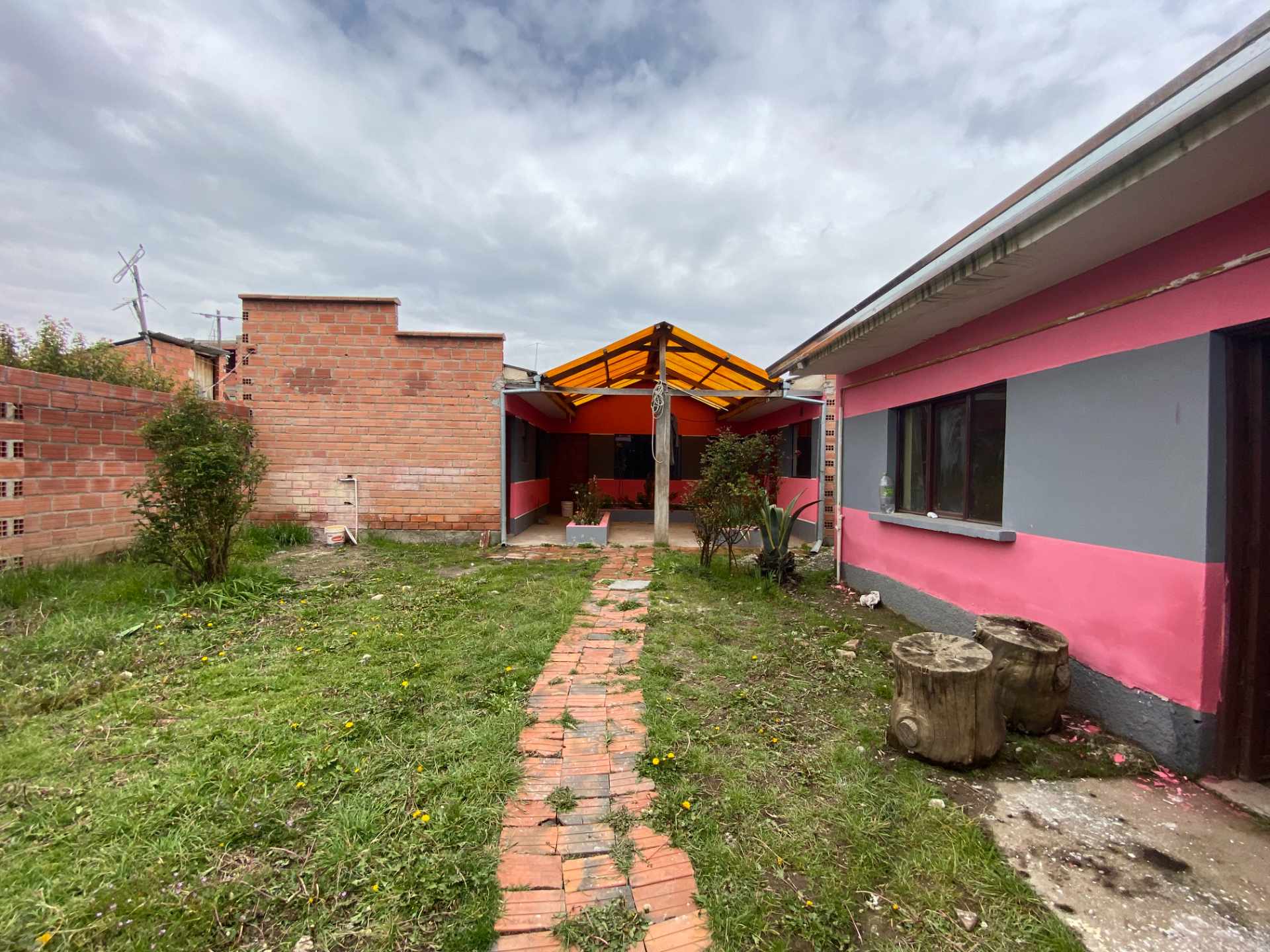 Casa en Cosmos 79 en El Alto 5 dormitorios 2 baños 2 parqueos Foto 8