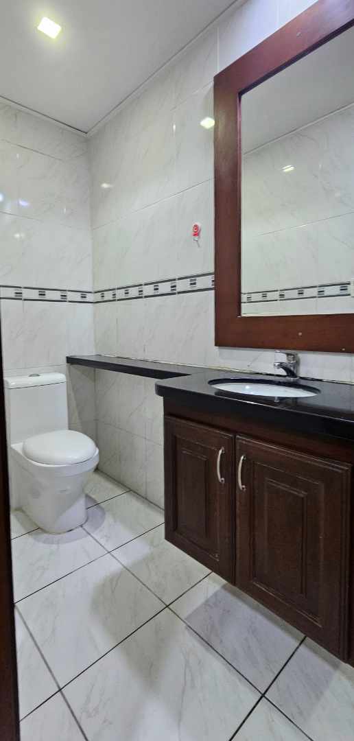 Departamento en AlquilerAv. Brasil 4to anillo 
Atrás del Hospital Guaracachi 

Dpto de 2 DORMITORIOS en Suite 

Bs. 3.000.- 2 dormitorios 2 baños 1 parqueos Foto 15