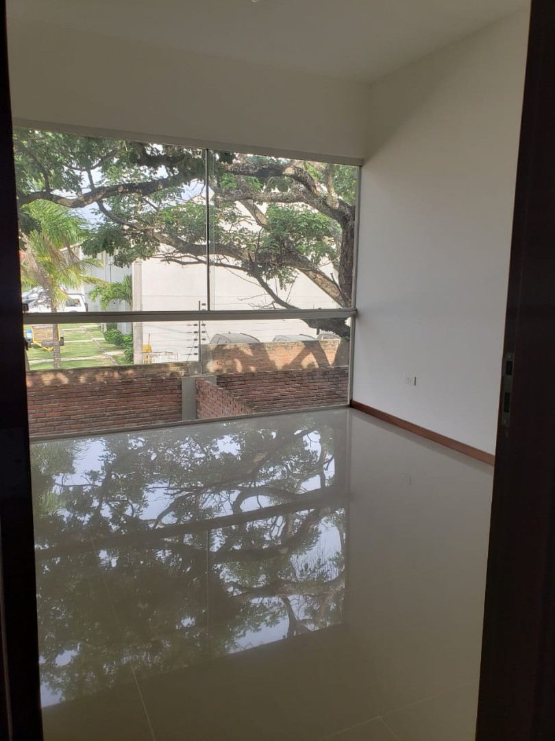 Casa en Entre 6to y 7mo anillo Oeste en Santa Cruz de la Sierra 3 dormitorios 3 baños 2 parqueos Foto 10