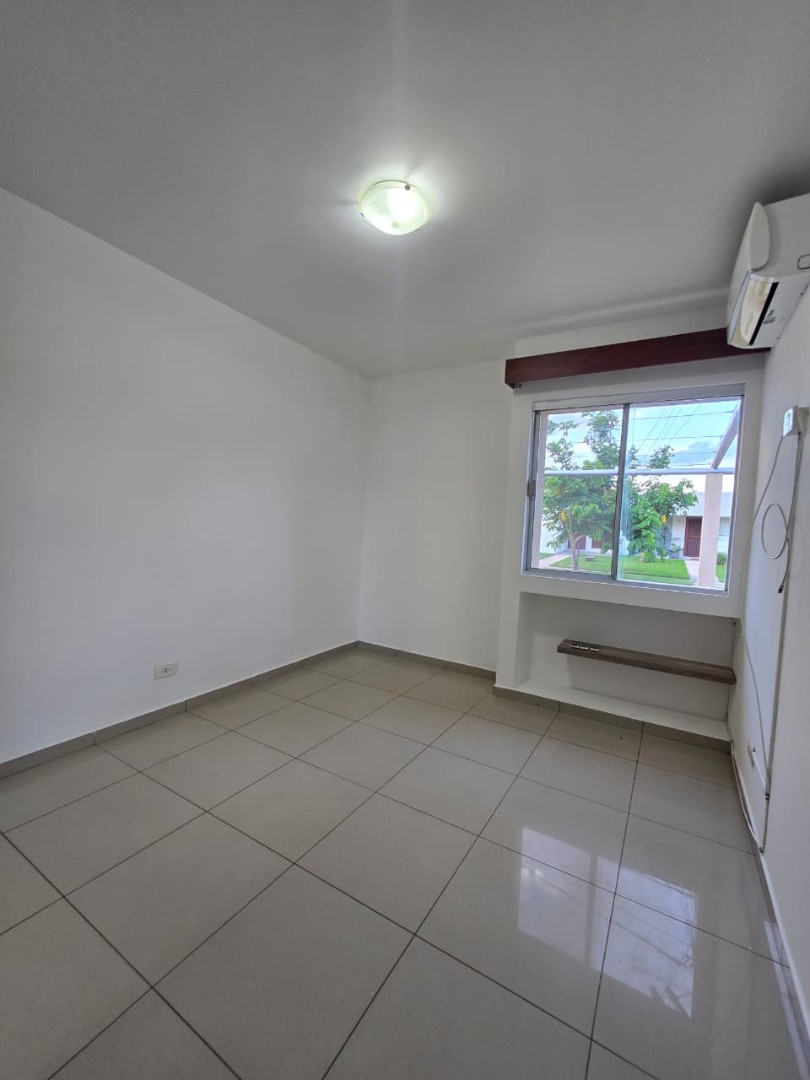 Casa en VentaAv. Banzer km 7, Condominio Sevilla Los Bosques – Zona Norte, Santa Cruz 4 dormitorios 2 baños 2 parqueos Foto 8