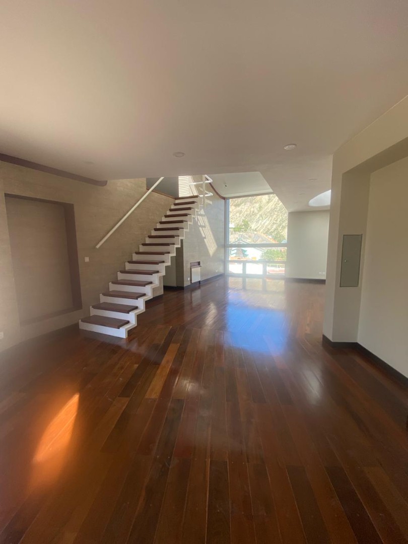 Departamento en AlquilerHermoso PH con Terraza Propia en Alquiler
La Florida Foto 5