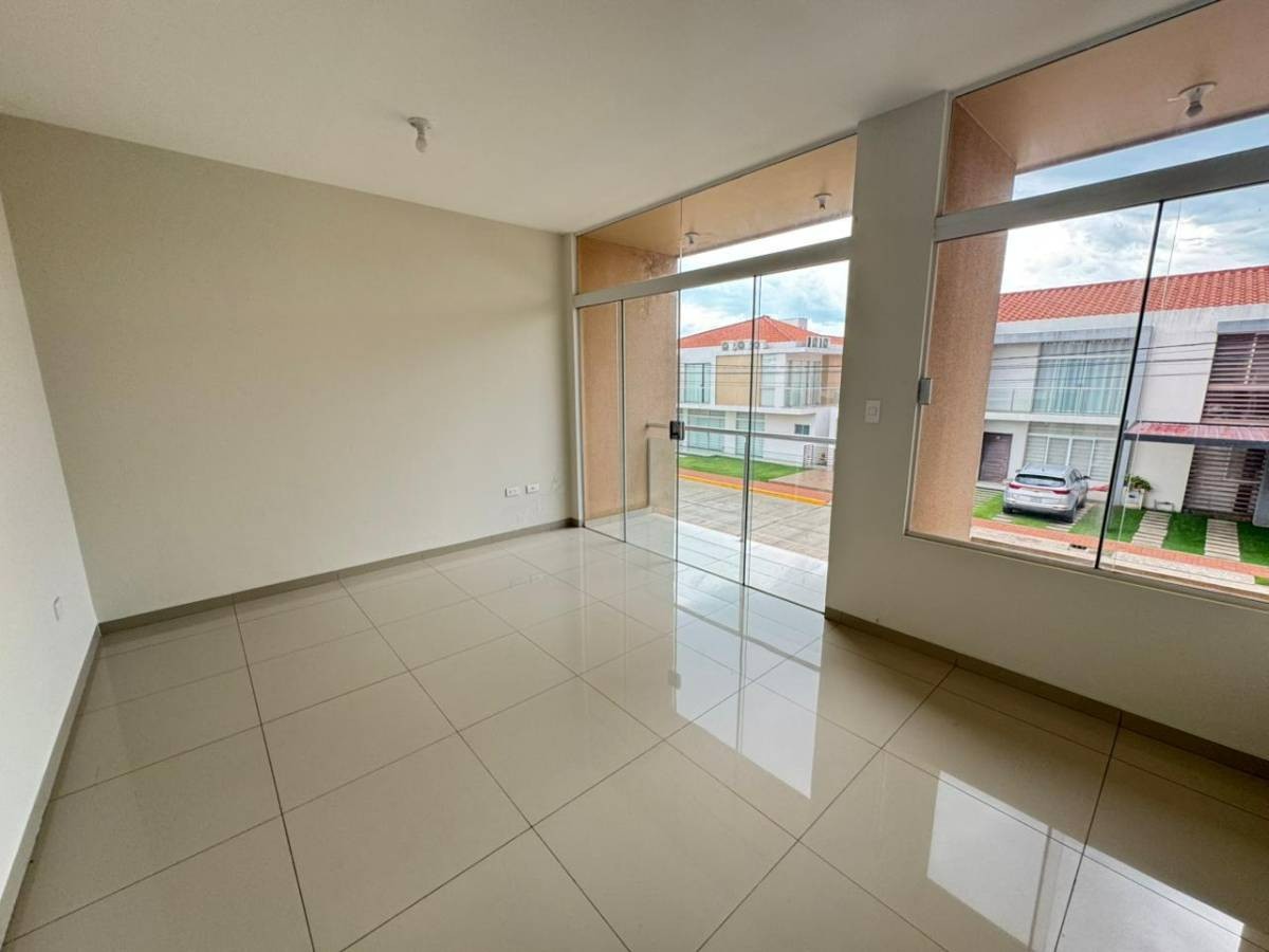 Casa en VentaCond. Barcelona Foto 3