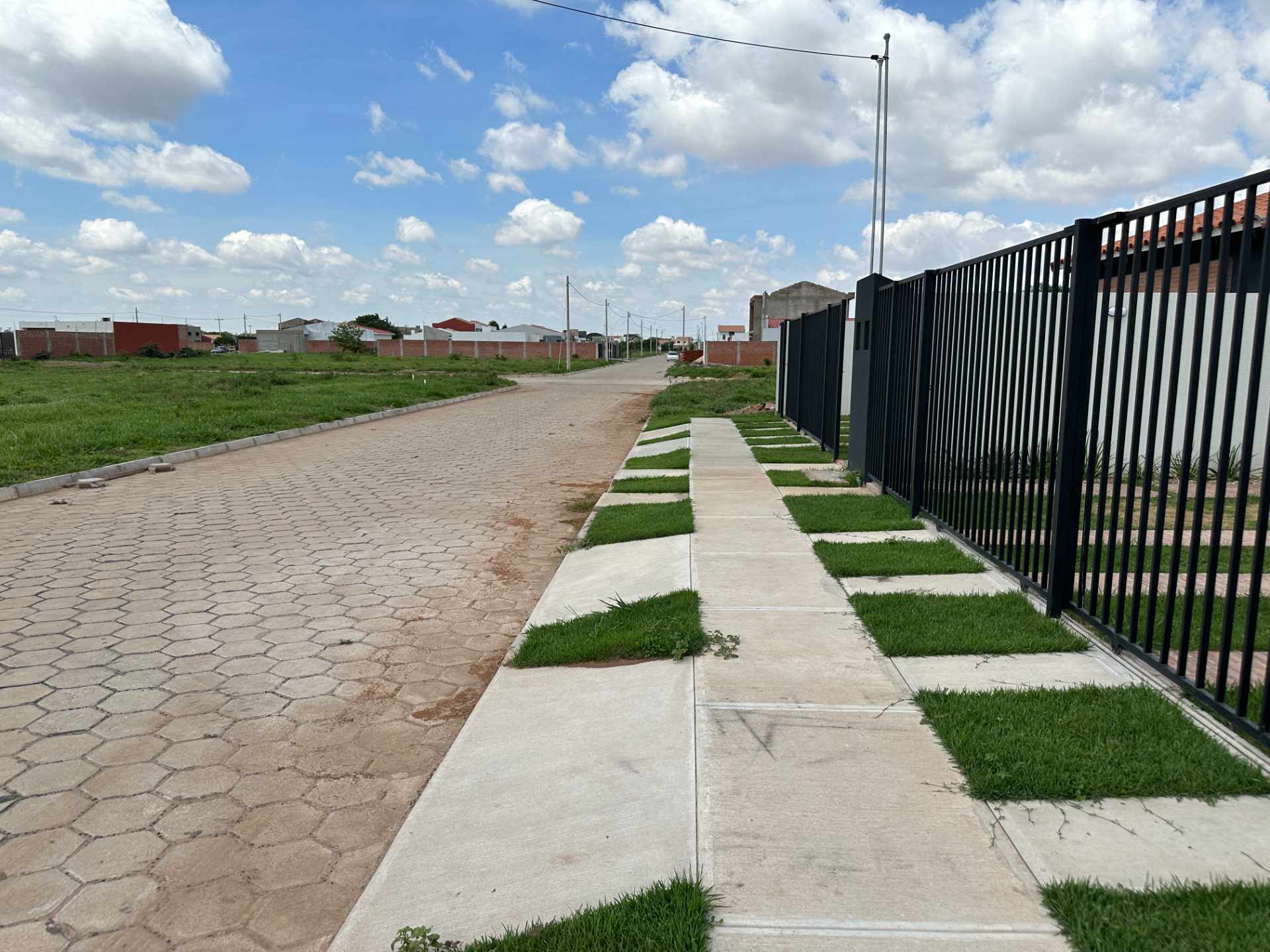 Casa en VentaZona este de Santa Cruz, ubicada atrás del Jardín Botánico sobre calle asfaltada. Por la Laguna Guapilo.   Foto 8