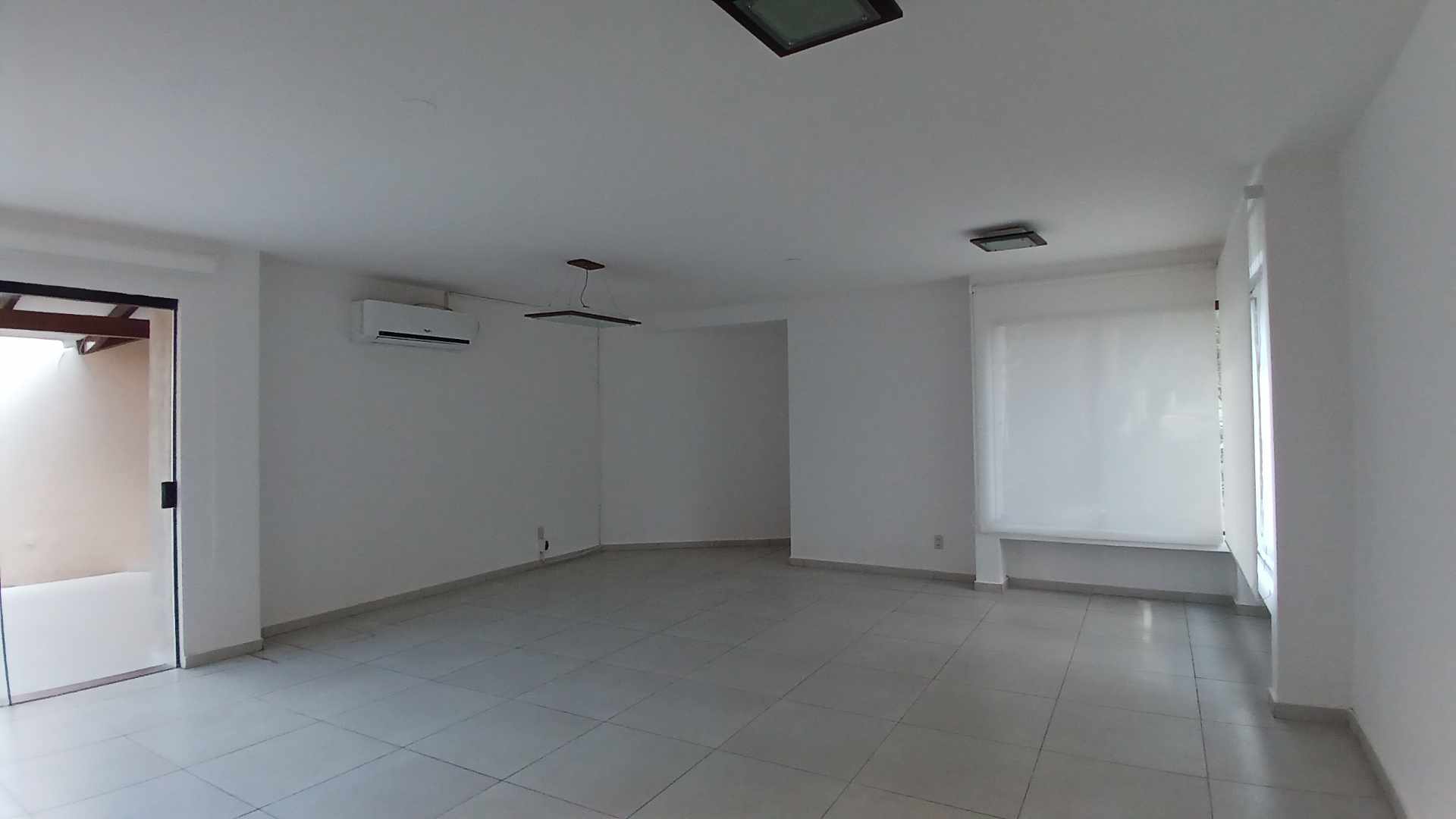 Casa en Entre 5to y 6to anillo Norte en Santa Cruz de la Sierra 4 dormitorios 4 baños 3 parqueos Foto 5