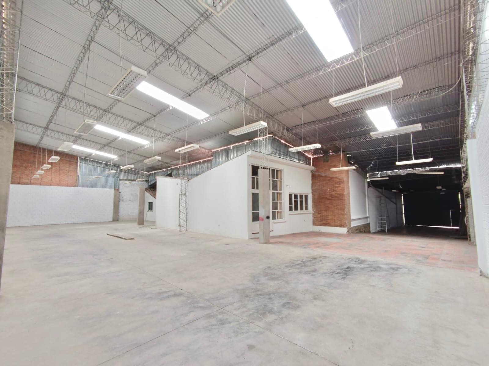 Casa en AlquilerCASA PARA NEGOCIO U OFICINA, EN ALQUILER, CALACOTO  3 dormitorios 3 baños 8 parqueos Foto 6