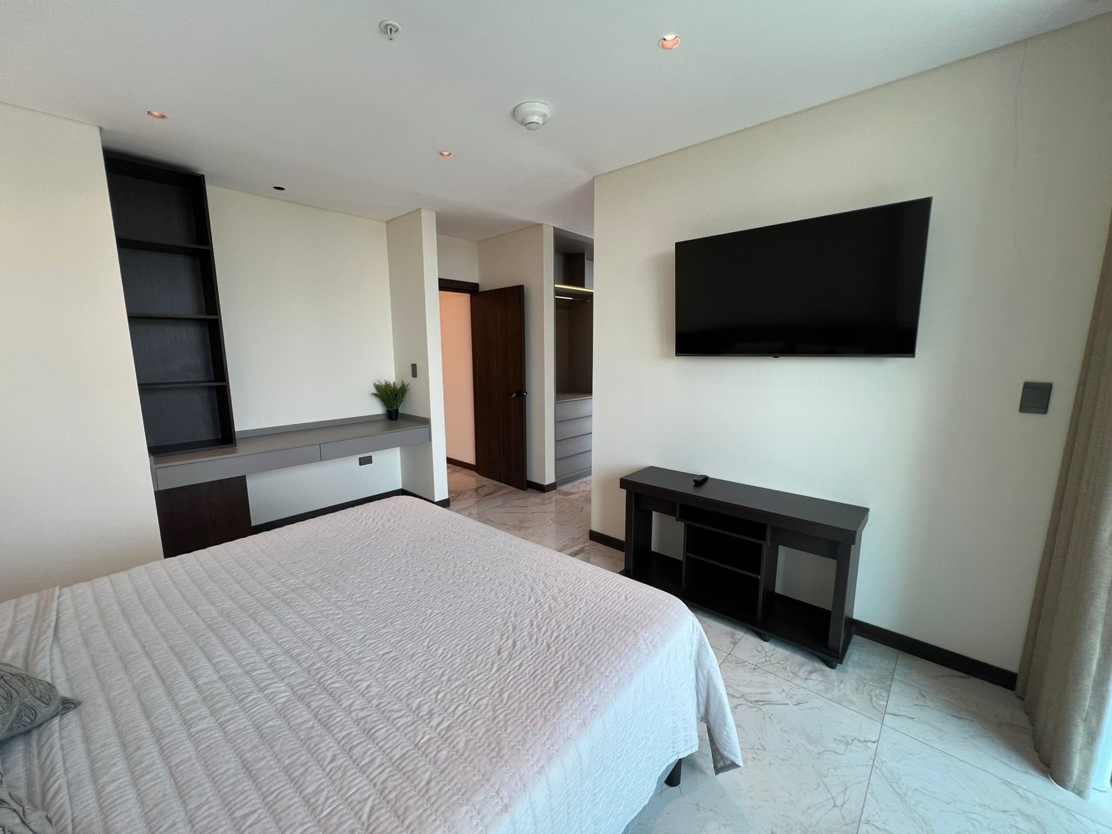 Departamento en Equipetrol en Santa Cruz de la Sierra 1 dormitorios 2 baños  Foto 11