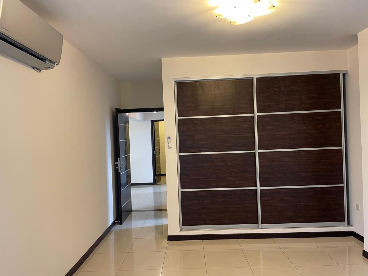 Departamento en Entre 1er y 2do anillo Norte en Santa Cruz de la Sierra 3 dormitorios 2 baños 1 parqueos Foto 8