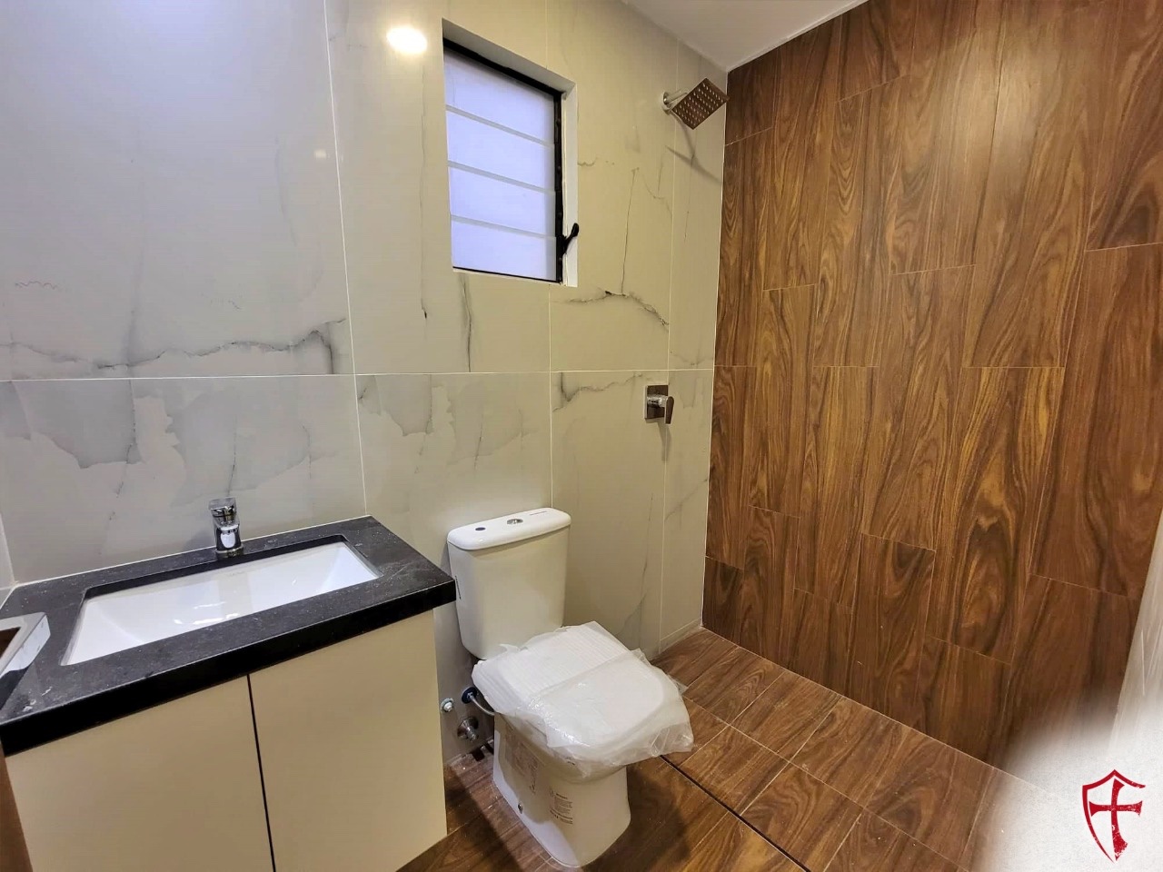 Casa Av banzer y canal pedro velez 7mo anillo Foto 13