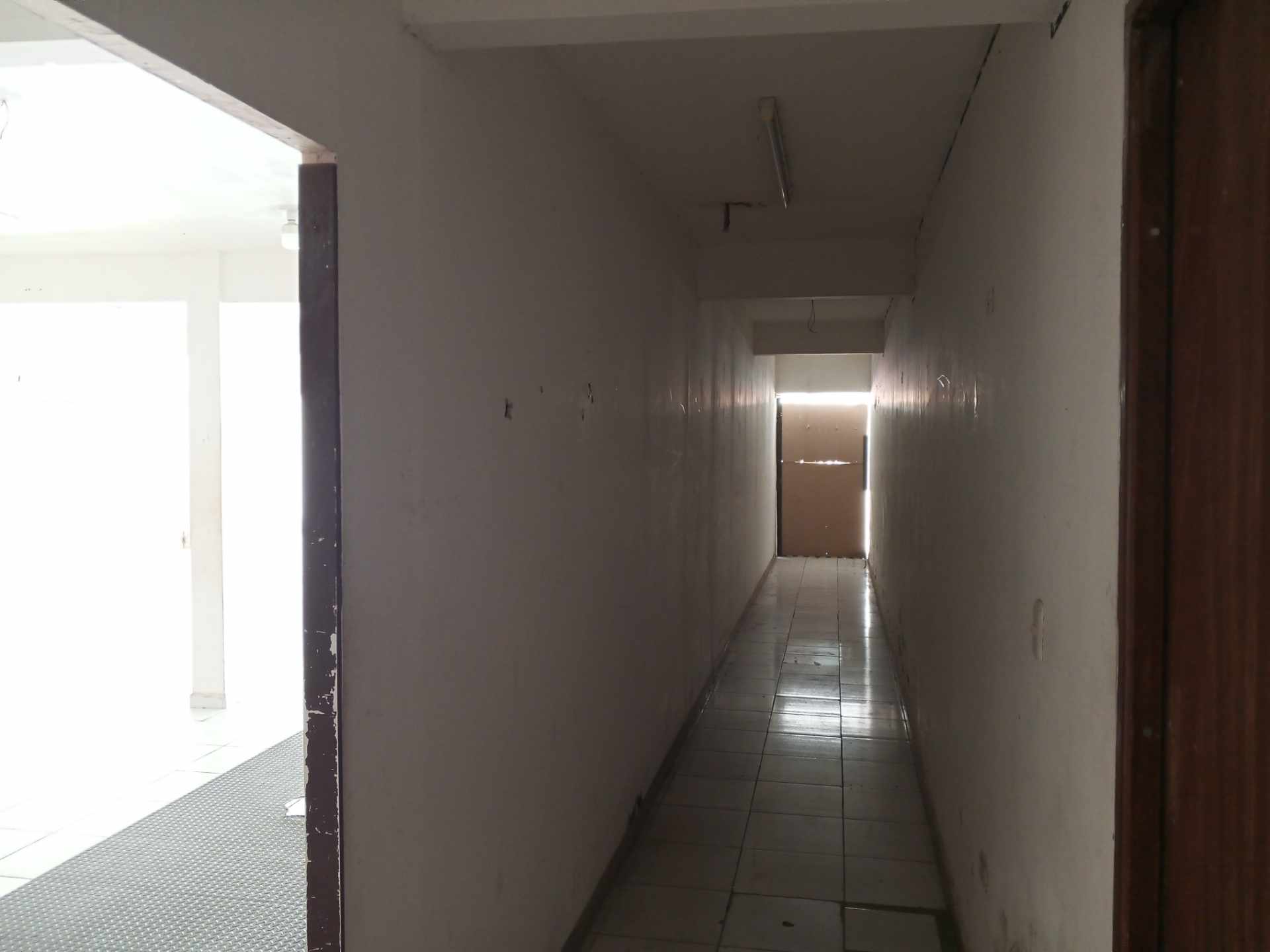 Local comercial en Entre 1er y 2do anillo Norte en Santa Cruz de la Sierra  2 baños  Foto 9