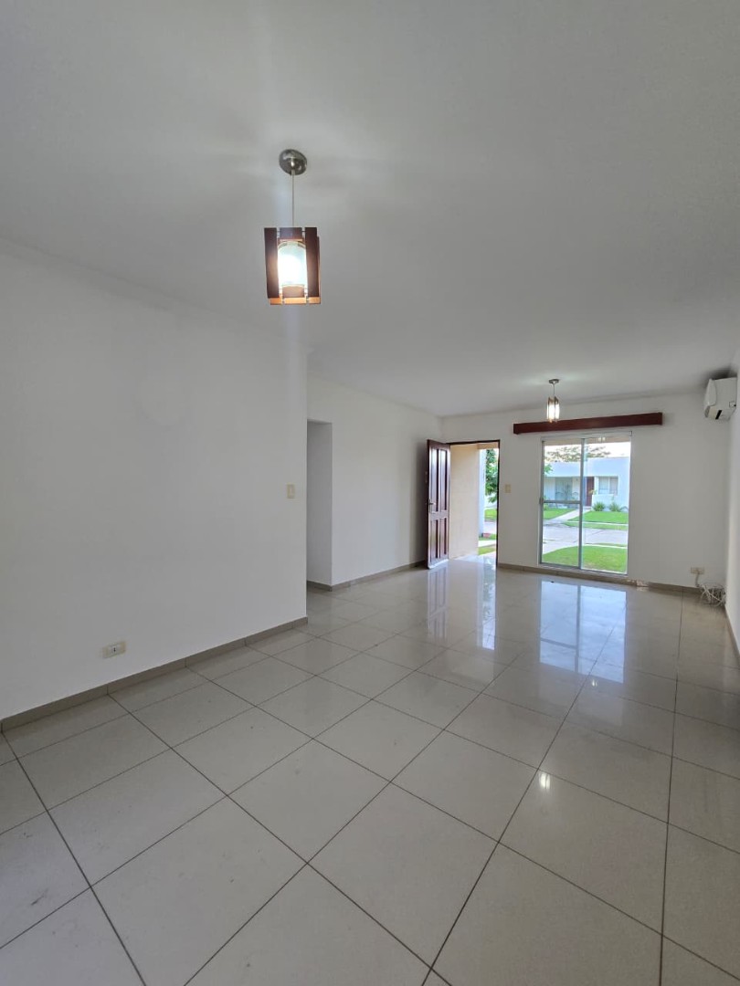 Casa en VentaAv. Banzer km 7, Condominio Sevilla Los Bosques – Zona Norte, Santa Cruz 4 dormitorios 2 baños 2 parqueos Foto 2