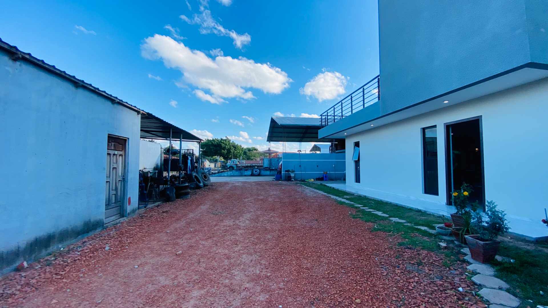 Galpón en VentaGALPON Y CASA SOBRE 7MO ANILLO DOBLE VIA LA GUARDIA    Foto 5