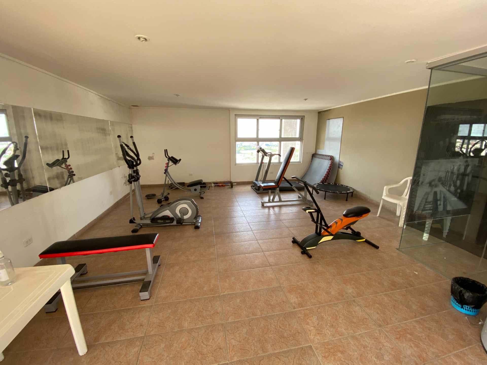 Departamento en AlquilerEdificio San Antonio piso 7. Sobre Av. Banzer casi 3er Anillo.    Foto 10