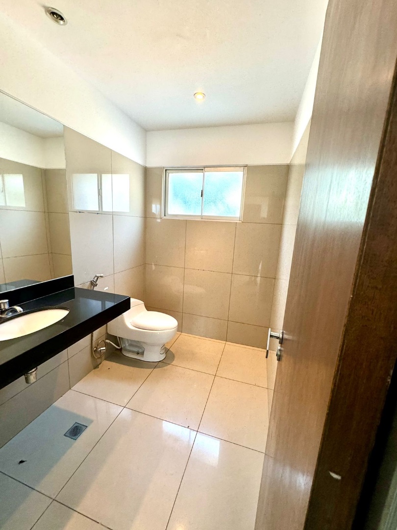 Local comercial en AlquilerAV. BANZER 8vo. anillo.  2 baños  Foto 5