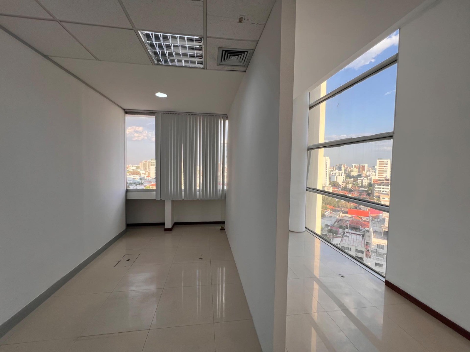 En Alquiler a $us 1,221 Foto 5