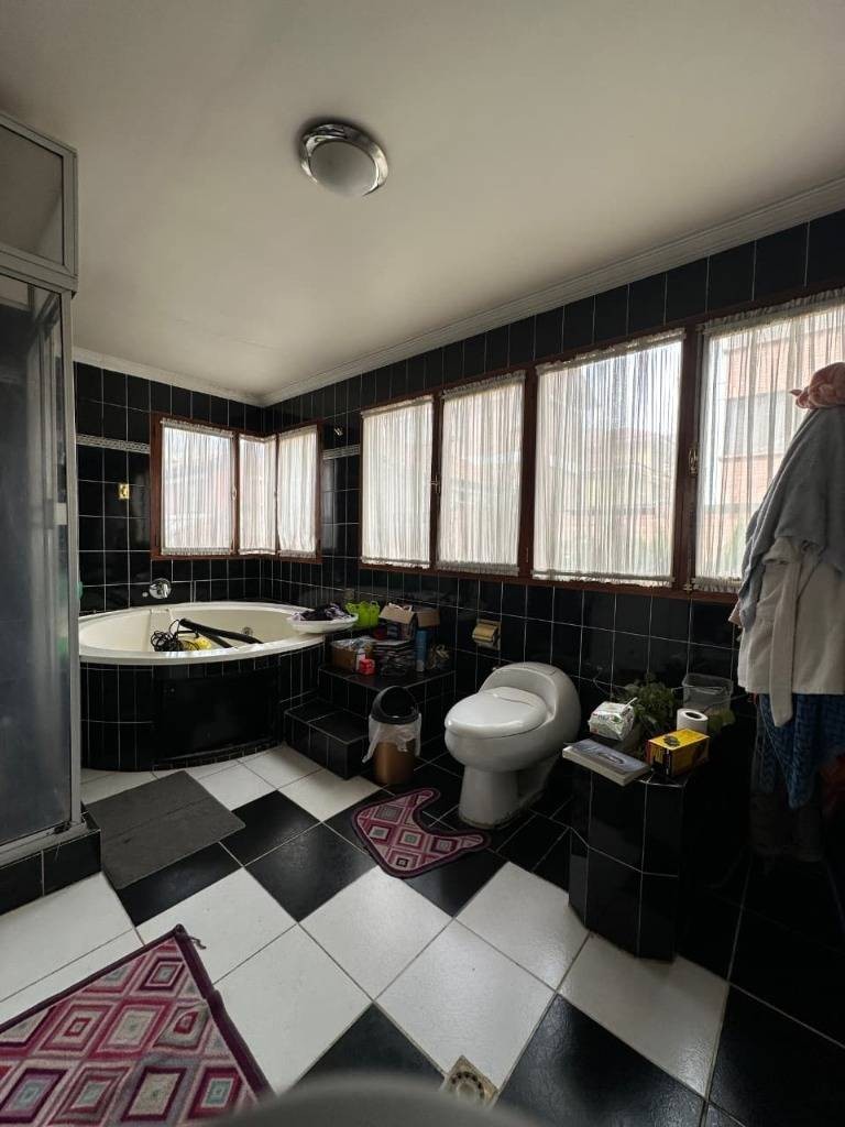 Casa en VentaACHUMANI, CALLE 35 4 dormitorios 5 baños 3 parqueos Foto 29