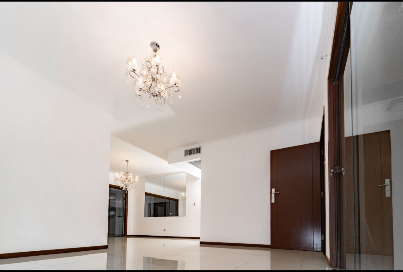 Casa en AlquilerAv. Busch, esquina 3er. anillo interno Foto 3