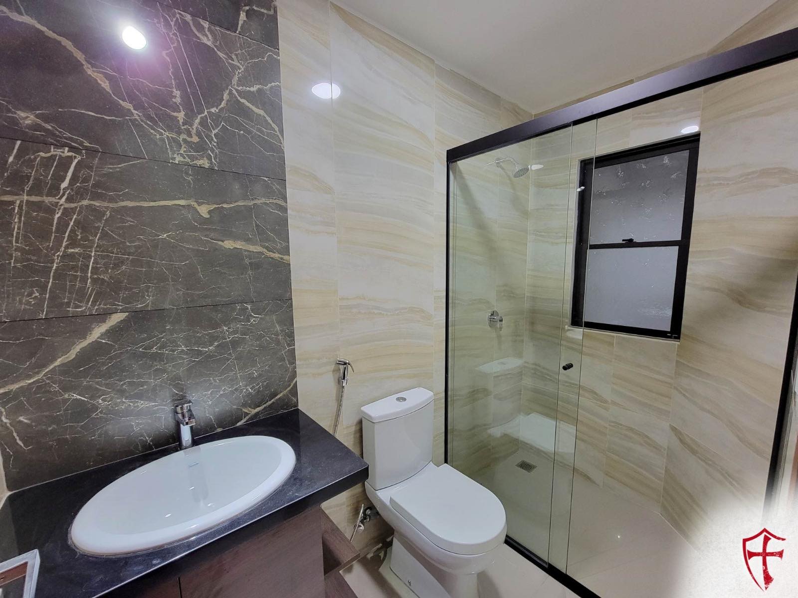 Casa en Entre 3er y 4to anillo Oeste en Santa Cruz de la Sierra 3 dormitorios 3 baños 2 parqueos Foto 8