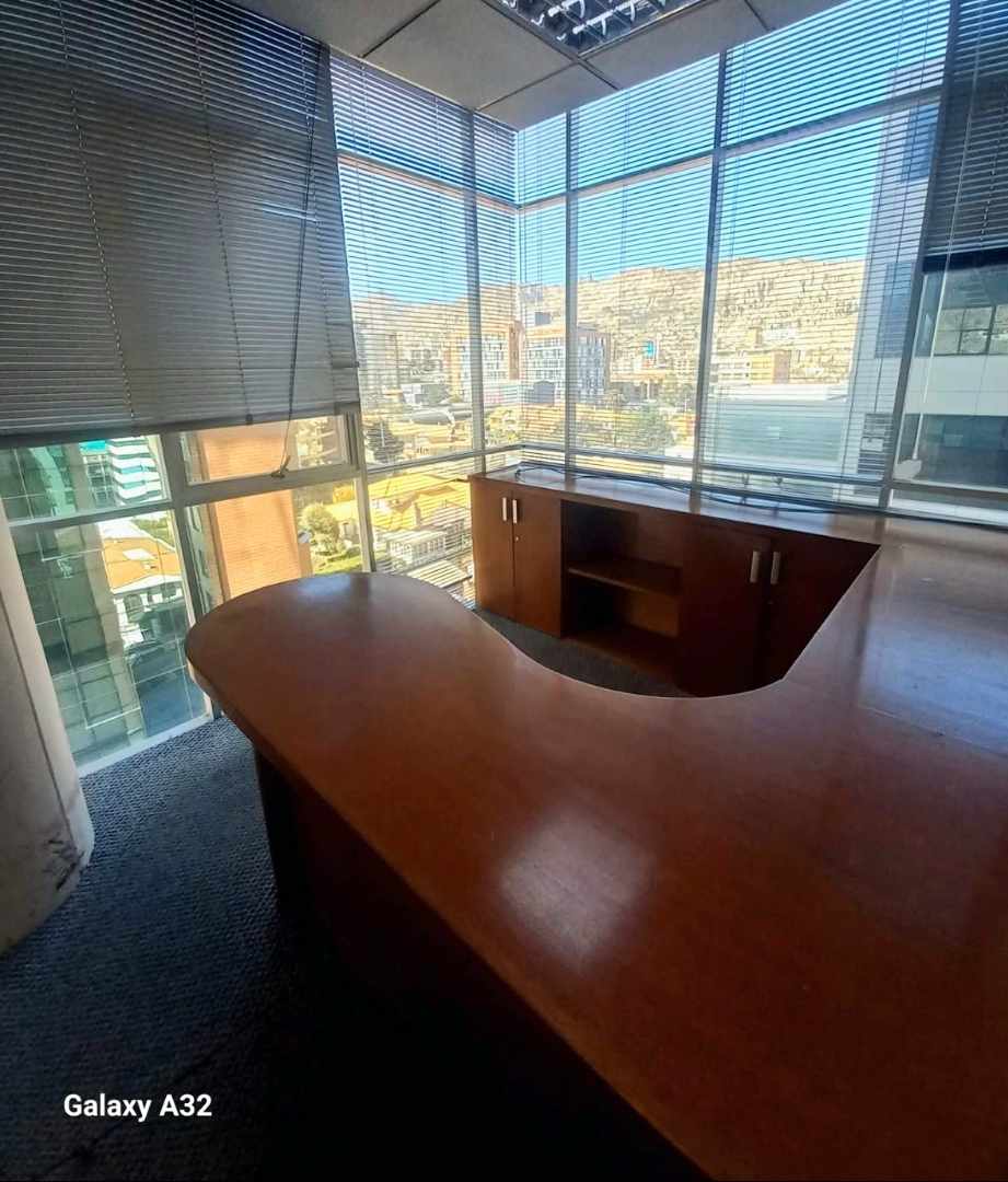 Oficina en Alquiler𝗢𝗙𝗜𝗖𝗜𝗡𝗔 𝗘𝗠𝗣𝗥𝗘𝗦𝗔𝗥𝗜𝗔𝗟 𝗗𝗘 𝗟𝗨𝗝𝗢 𝗘𝗡 𝗖𝗔𝗟𝗔𝗖𝗢𝗧𝗢 – 𝗔𝗩. 𝗕𝗔𝗟𝗟𝗜𝗩𝗜Á𝗡  10 dormitorios 6 baños 2 parqueos Foto 5