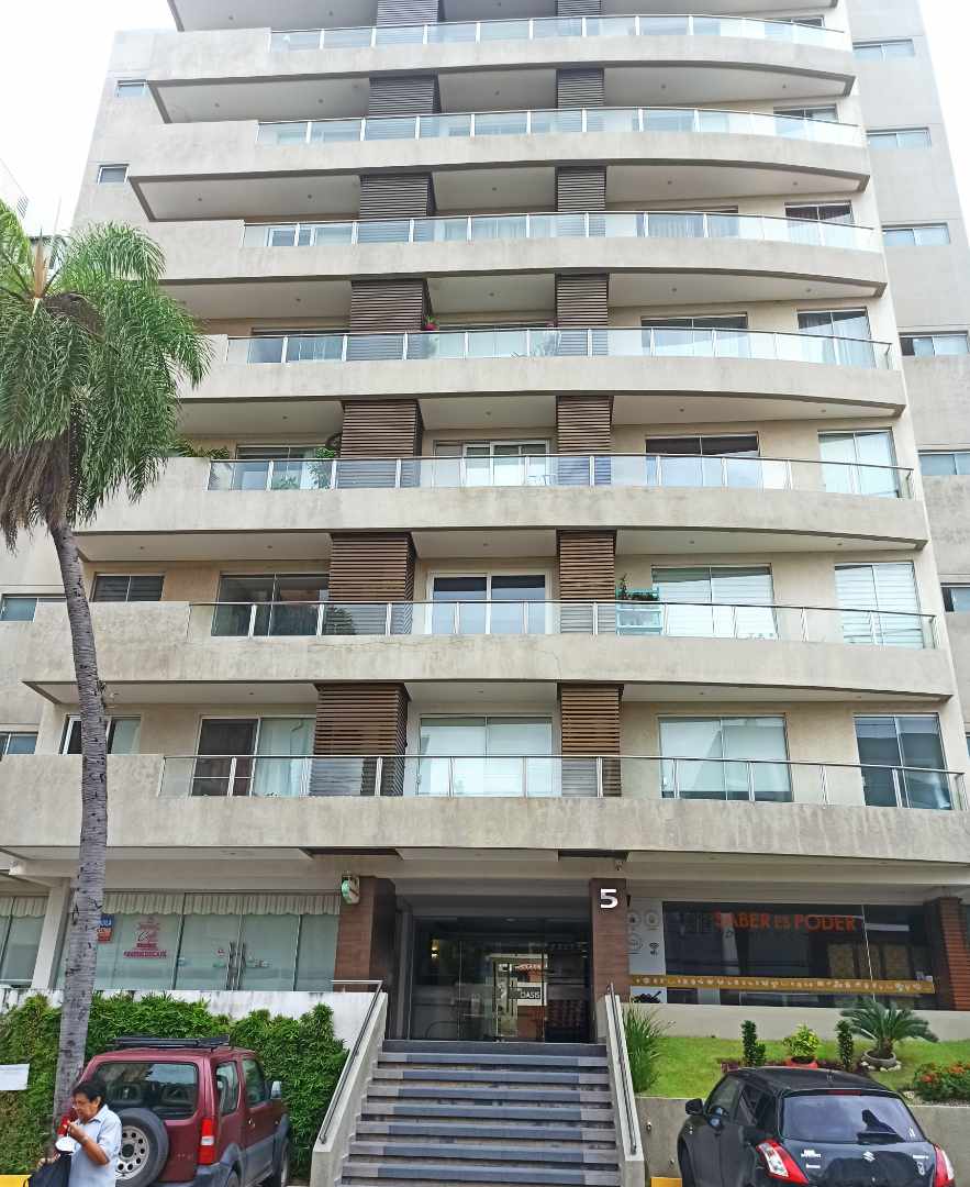 En Alquiler a $us 800 Foto 1