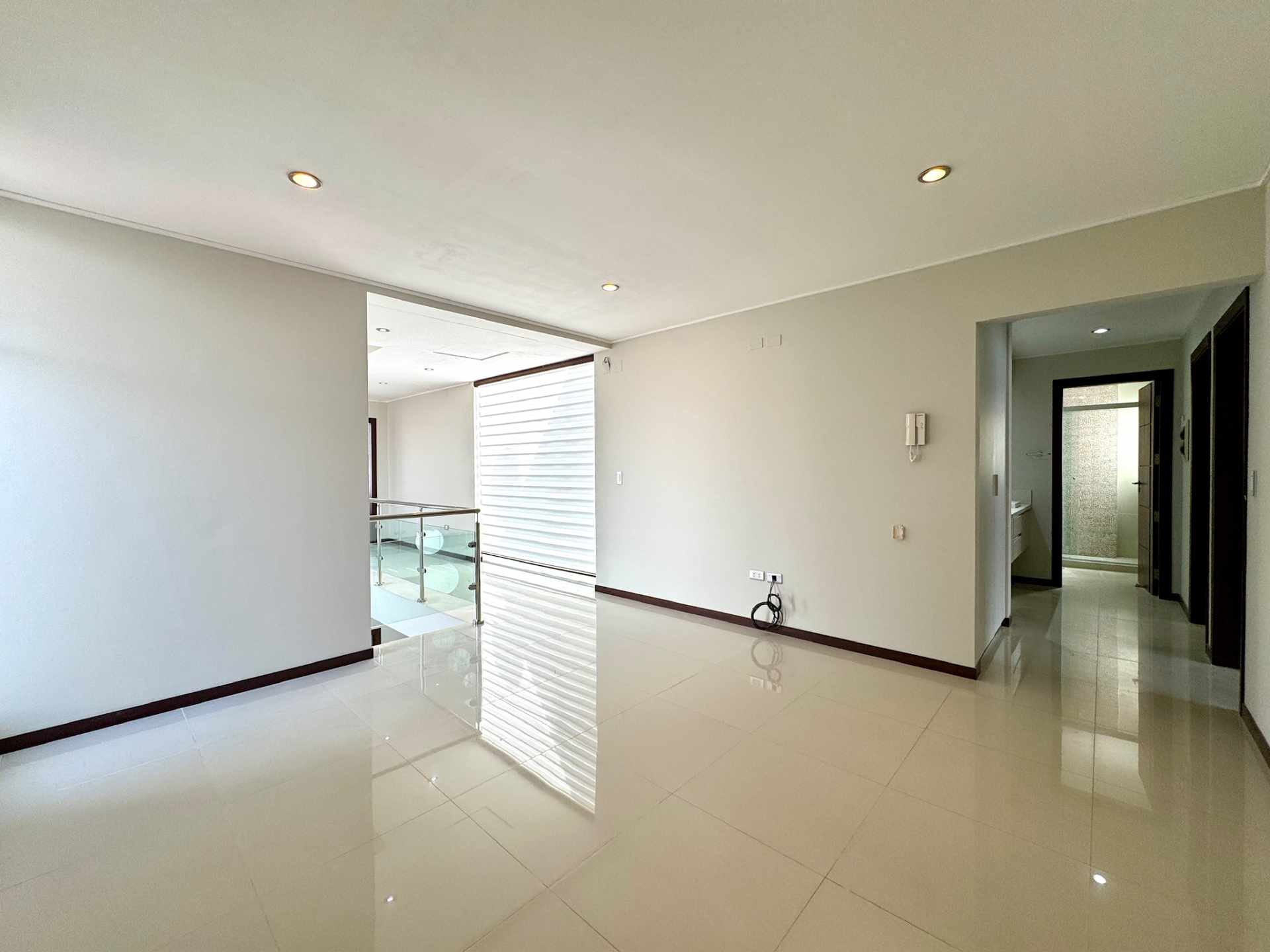 Casa en Entre 3er y 4to anillo Oeste en Santa Cruz de la Sierra 4 dormitorios 6 baños 4 parqueos Foto 13