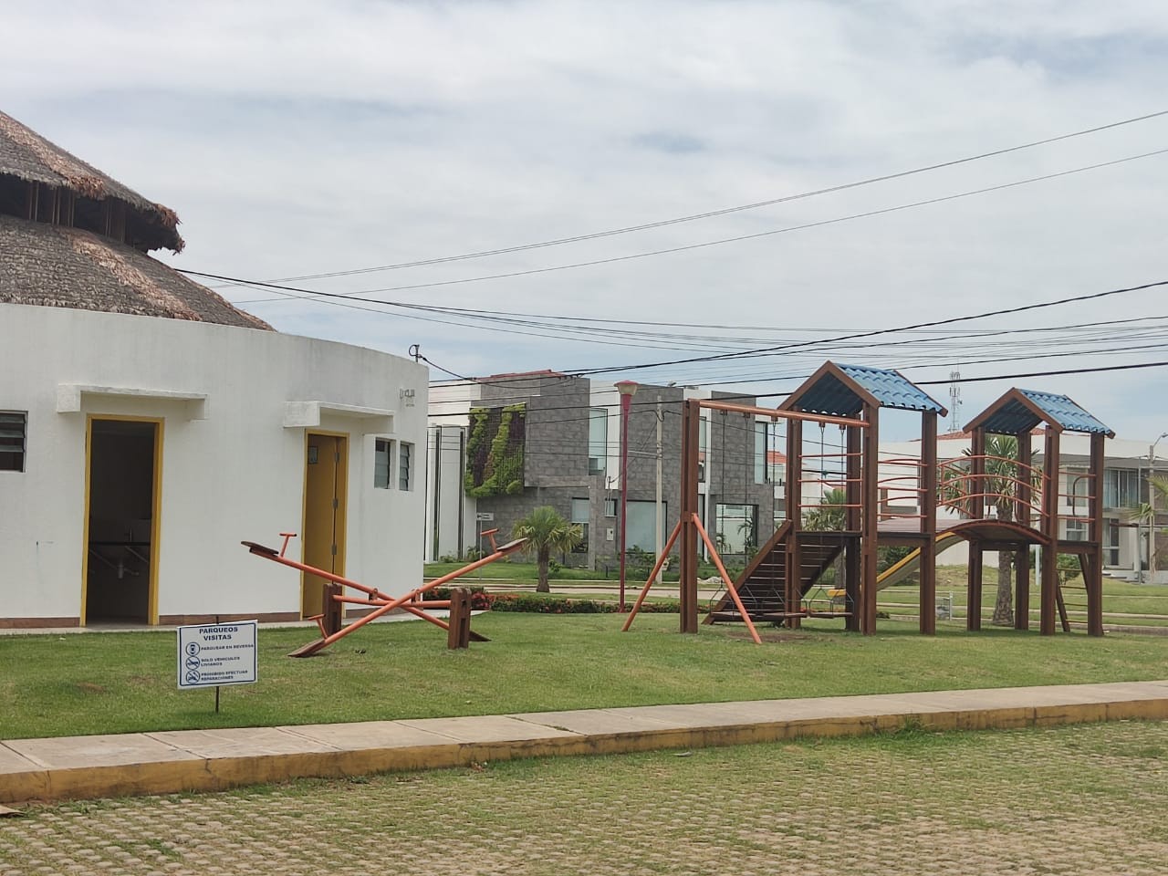 Casa en Urubó en Santa Cruz de la Sierra 3 dormitorios 2 baños 2 parqueos Foto 3
