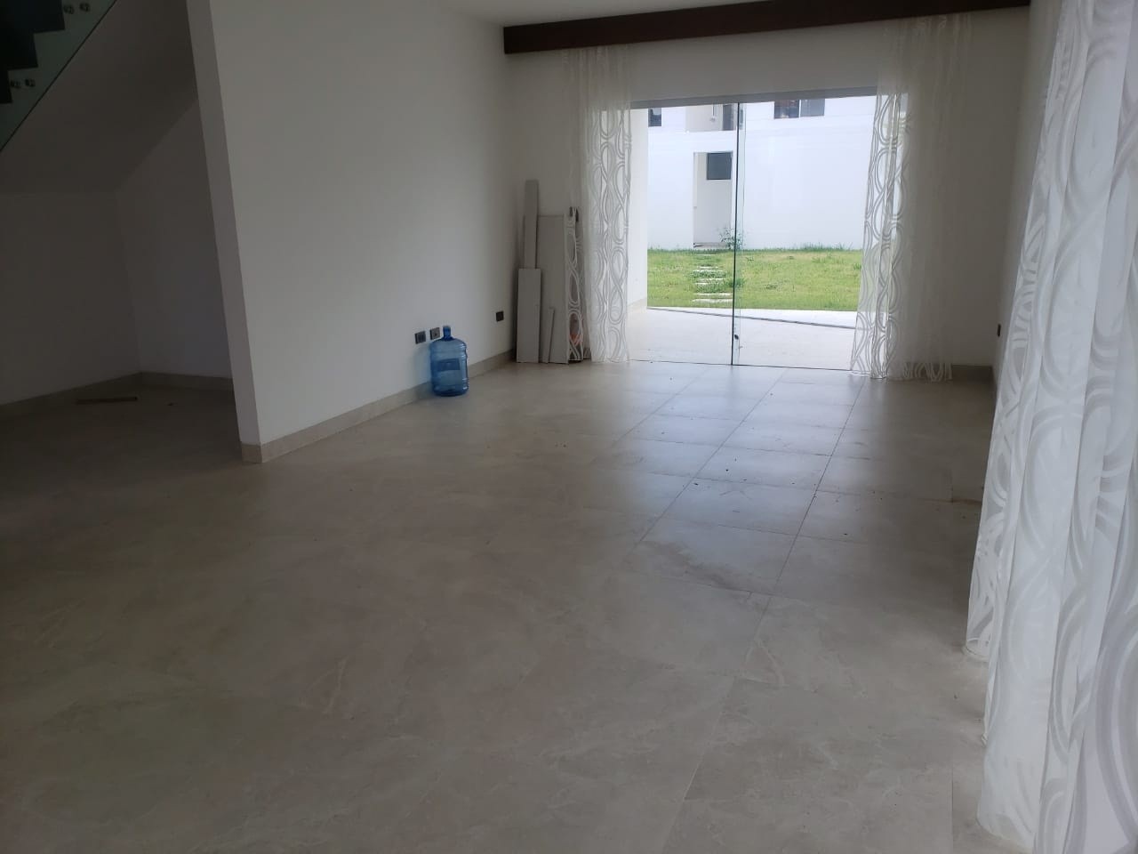 Casa en VentaAV. BANZER KM 8 AL NORTE URBANIZACION BOSQUE DE LA COLINA Foto 2