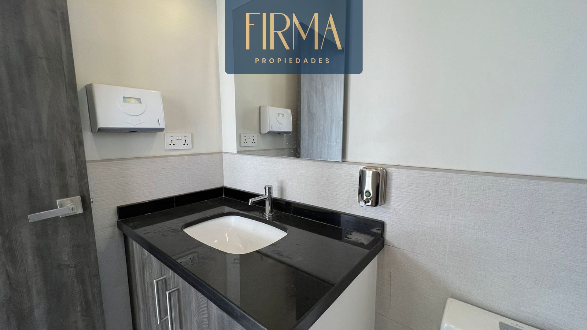 Local comercial en Calacoto en La Paz  1 baños  Foto 3