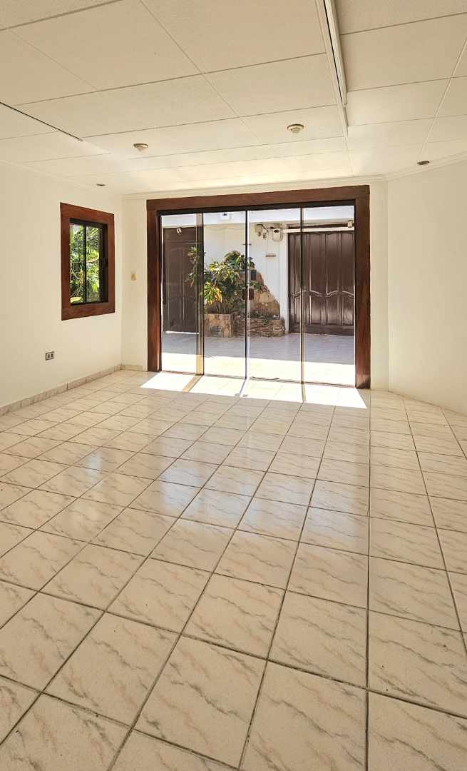 Casa Av. Roca Coronado 3er anillo- frente a la Feria exposición  Foto 12