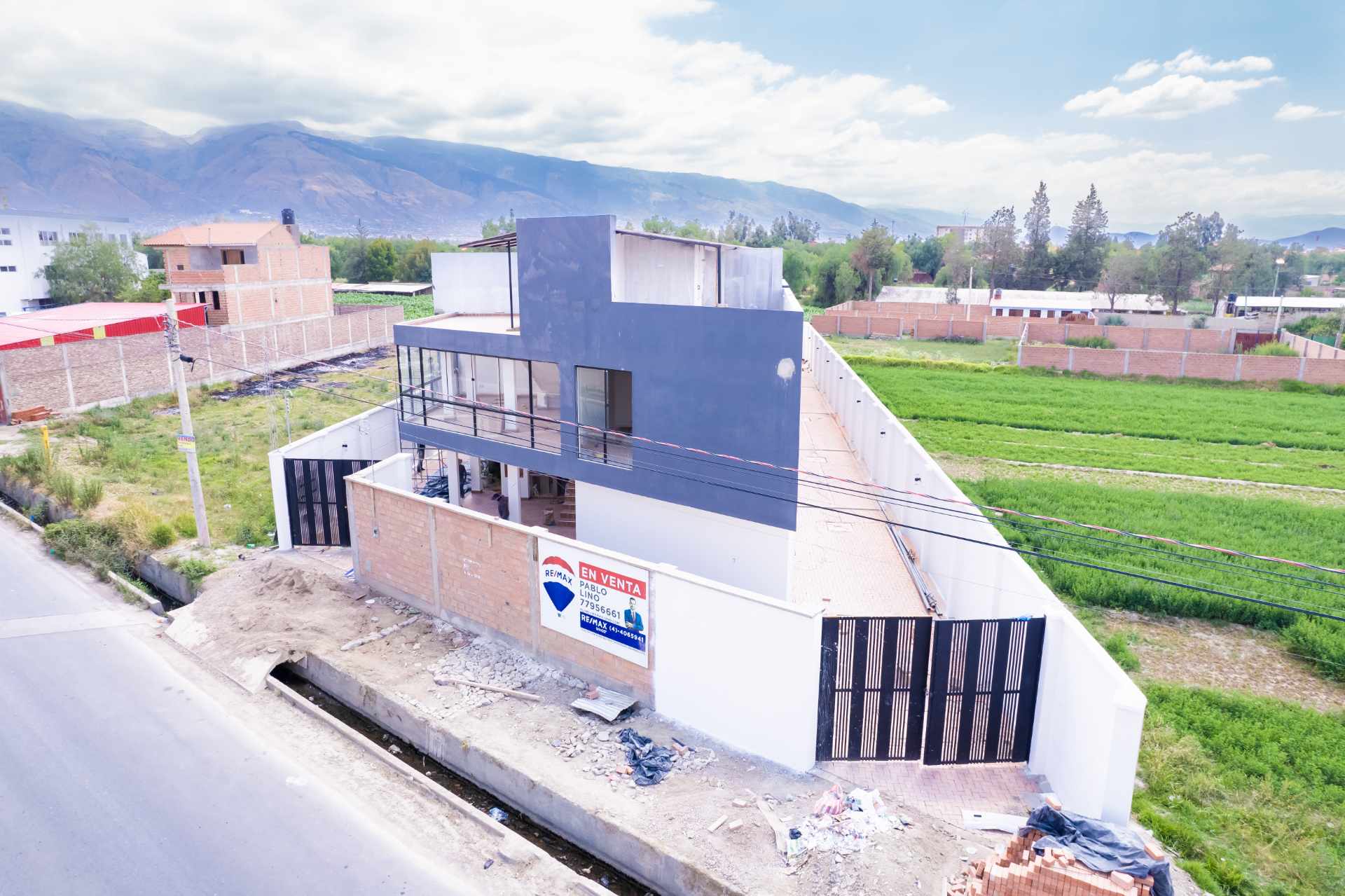 Casa en Colcapirhua en Cochabamba 3 dormitorios 3 baños 1 parqueos Foto 2