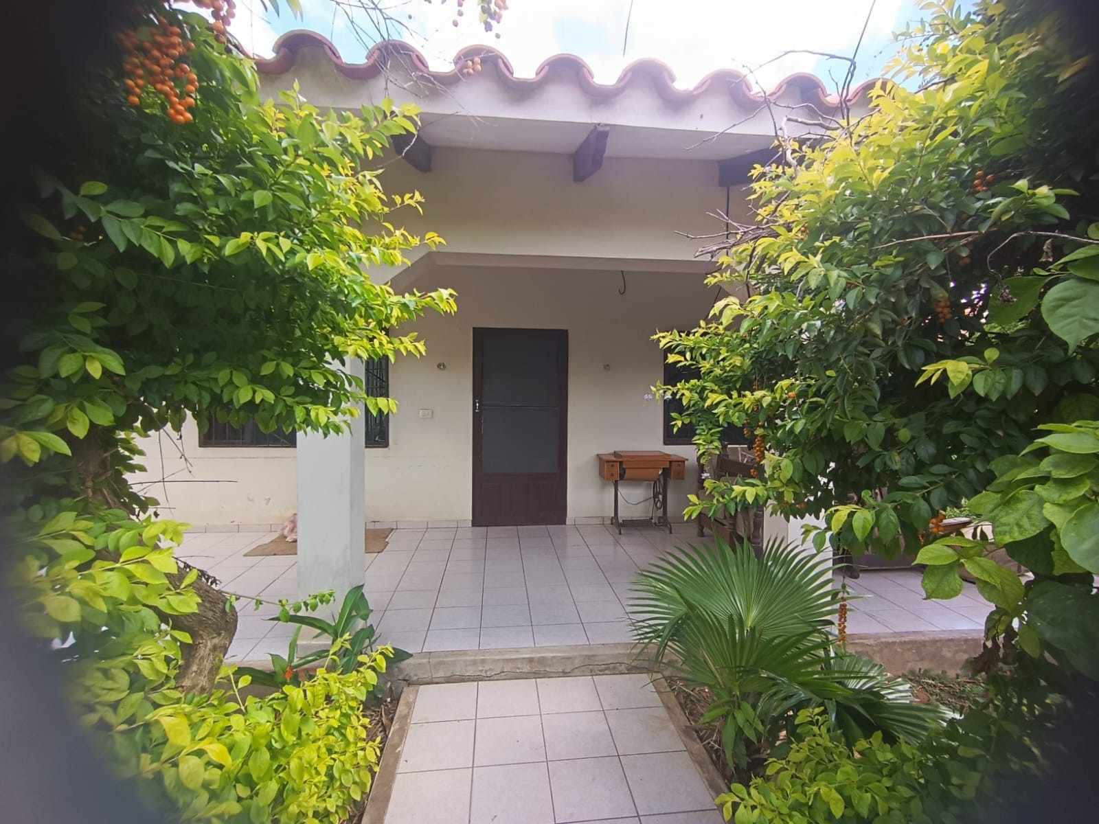 Casa en Cotoca en Cotoca 5 dormitorios 1 baños 3 parqueos Foto 2