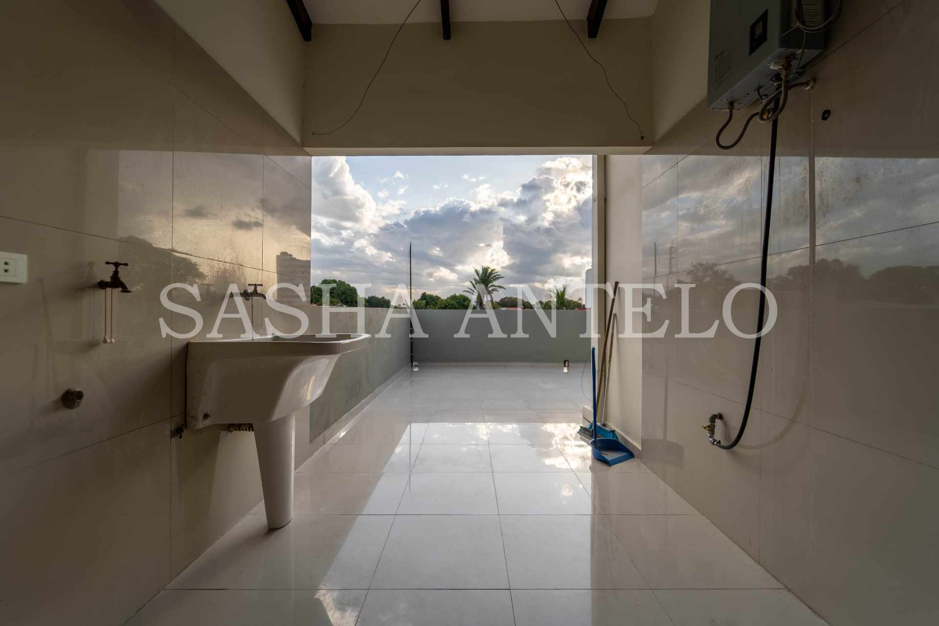 Casa en VentaCASA EN VENTA - 5° ANILLO ZONA NORTE BANZER 6 dormitorios 4 baños 3 parqueos Foto 15