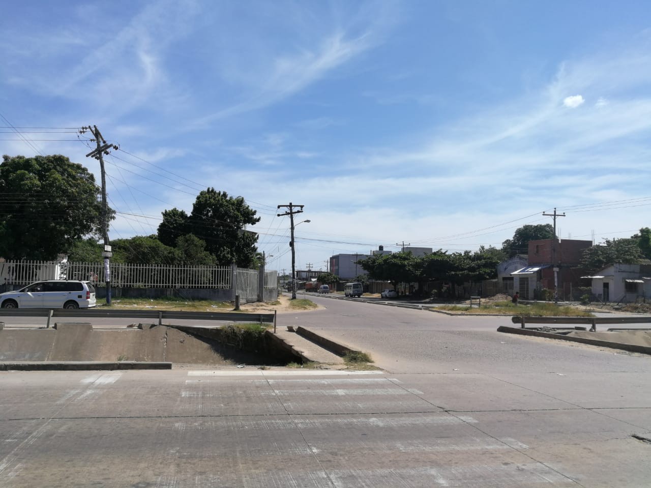 Terreno en VentaAVENIDA TRES PASOS AL FRENTE Y 7MO ANILLO    Foto 2