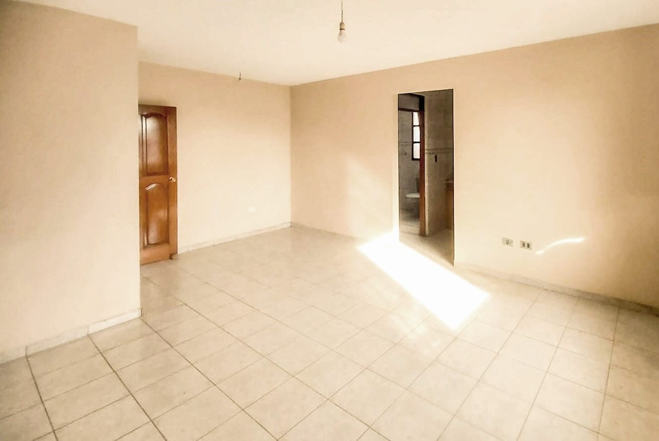 Casa en VentaCasa en venta zona Sur 6° anillo con 2 departamentos completos 6 dormitorios 4 baños 3 parqueos Foto 5