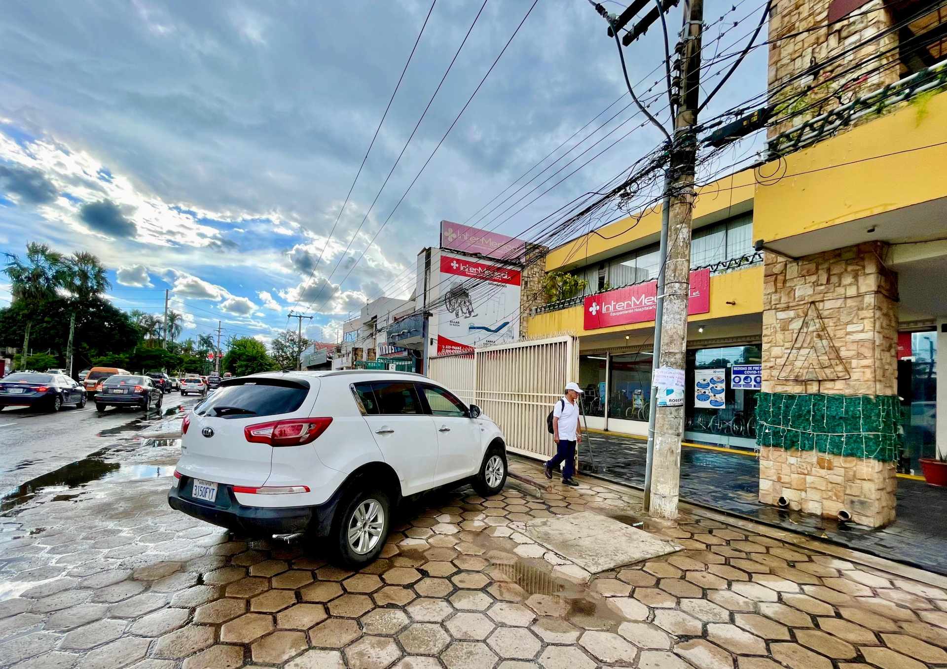 Local comercial en AlquilerAv Roca y Coronado 3er anillo Foto 4