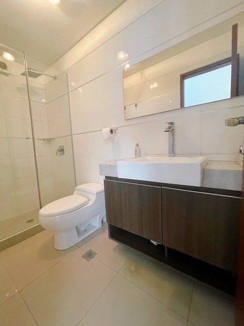 Departamento en VentaDepartamento 2 dormitorios Edificio Condado II  - Equipetrol Foto 5