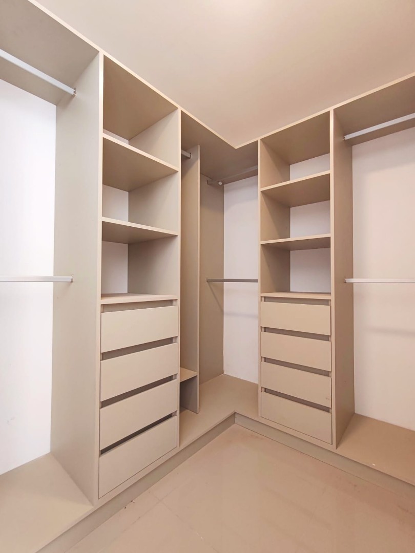 Casa en VentaZONA OESTE
AV. Piraí y Rad. 17½
Casa Independiente  3 dormitorios 3 baños 2 parqueos Foto 2